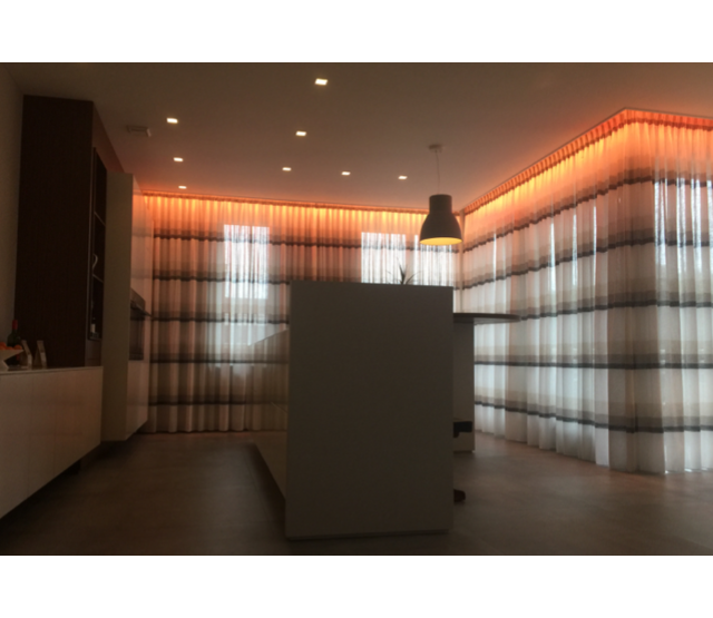 Wasserdichter RGB LED Streifen 7,2 Watt 450 Lumen 30 LEDs 12V DC IP65 - 5 Meter, hochflexibel, für Innen- und Außenbeleuchtung, energieeffizient und langlebig Wasserdichter RGB LED Streifen 7,2 Watt 450 Lumen 30 LEDs 12V DC IP65 - 5 Meter, hochflexibel, für Innen- und Außenbeleuchtung, energieeffizient und langlebig