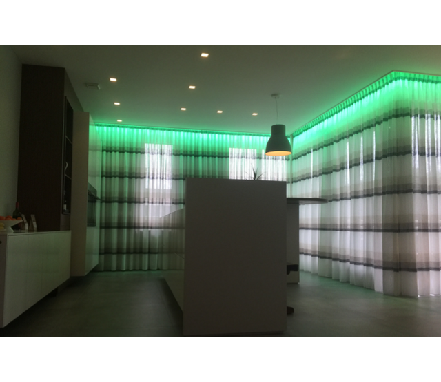 Wasserdichter RGB LED Streifen 7,2 Watt 450 Lumen 30 LEDs 12V DC IP65 - 5 Meter, hochflexibel, für Innen- und Außenbeleuchtung, energieeffizient und langlebig Wasserdichter RGB LED Streifen 7,2 Watt 450 Lumen 30 LEDs 12V DC IP65 - 5 Meter, hochflexibel, für Innen- und Außenbeleuchtung, energieeffizient und langlebig