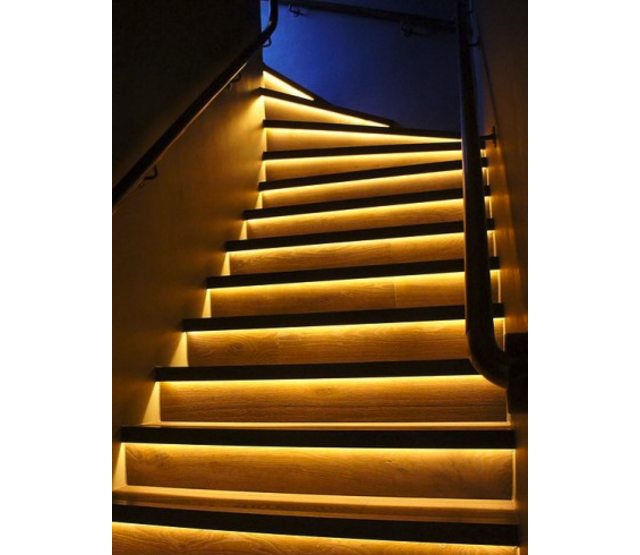 LED-Streifen Treppenstufen-Controller-System – Steuerung für bis zu 18 Stufen, dimmbar, RGB oder weiß, 12V/24V, IP20, einfache Montage, ideal für Innenräume LED-Streifen Treppenstufen-Controller-System – Steuerung für bis zu 18 Stufen, dimmbar, RGB oder weiß, 12V/24V, IP20, einfache Montage, ideal für Innenräume