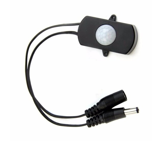 PIR-Bewegungsmelder einstellbar für LED-Streifen – Schwarz | 230V, 180° Erfassungswinkel, 12m Reichweite, IP44, für Innen- und Außenbereich | Energieeffiziente Beleuchtungssteuerung PIR-Bewegungsmelder einstellbar für LED-Streifen – Schwarz | 230V, 180° Erfassungswinkel, 12m Reichweite, IP44, für Innen- und Außenbereich | Energieeffiziente Beleuchtungssteuerung