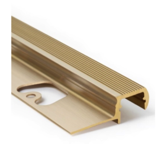 LED-Stufenprofil für Außenbereich, 1,6 Meter, 12,6 mm Abdeckung, Messingoptik – Trap03.1 – Ideal für Treppenbeleuchtung mit wetterfestem LED-Streifen, präzise Maße nach DIN-Norm LED-Stufenprofil für Außenbereich, 1,6 Meter, 12,6 mm Abdeckung, Messingoptik – Trap03.1 – Ideal für Treppenbeleuchtung mit wetterfestem LED-Streifen, präzise Maße nach DIN-Norm