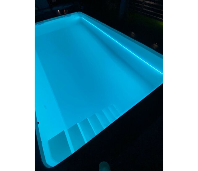 Wasserdichter RGBWW LED Streifen 19,2W 960LM 60LED/m 24VDC IP68 12mm Breite – 5m für Innen- und Außenbeleuchtung Wasserdichter RGBWW LED Streifen 19,2W 960LM 60LED/m 24VDC IP68 12mm Breite – 5m für Innen- und Außenbeleuchtung