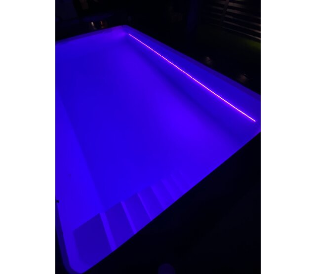 Wasserdichter RGBWW LED Streifen 19,2W 960LM 60LED/m 24VDC IP68 12mm Breite – 5m für Innen- und Außenbeleuchtung Wasserdichter RGBWW LED Streifen 19,2W 960LM 60LED/m 24VDC IP68 12mm Breite – 5m für Innen- und Außenbeleuchtung