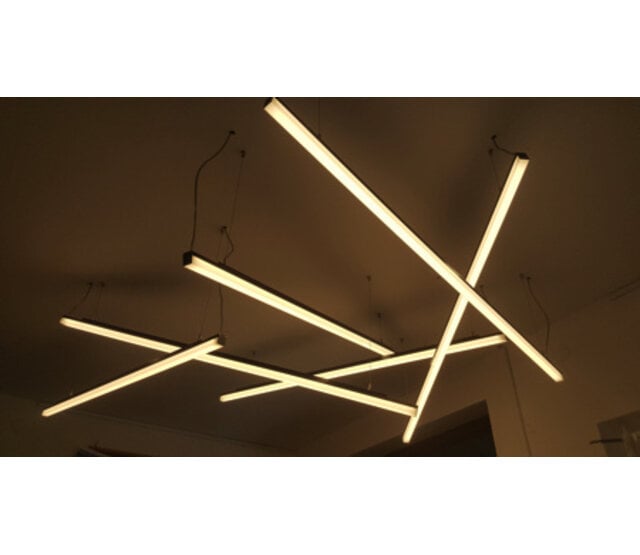 LED Streifen 3000K Warmweiß 22W 1830LM 300LED/m IP20 CRI93 – 5 Meter – Hochwertige Beleuchtung für Wohn- und Arbeitsbereiche LED Streifen 3000K Warmweiß 22W 1830LM 300LED/m IP20 CRI93 – 5 Meter – Hochwertige Beleuchtung für Wohn- und Arbeitsbereiche