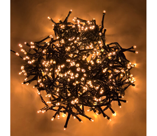 Cluster LED-Weihnachtsbeleuchtung – Extra Warmweiß (2700K) – 16 Meter – 800 LEDs mit 8 Funktionen – IP44 Wasserschutz – LUKSUS – Innen- und Außendekoration