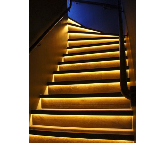 LED-Streifen Treppenbeleuchtung bis 15 Stufen – Warmweiß 3000K, 24V