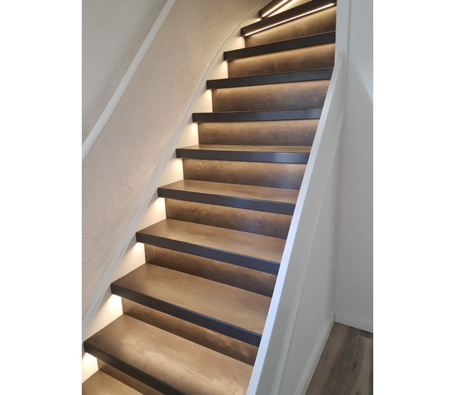 LED-Streifen Treppenbeleuchtung – bis zu 15 Stufen – warmweiß (2700K), IP65, 12V/24V, selbstklebend, dimmbar, inkl. Montagezubehör – Sicherheit & Stil für Ihr Zuhause LED-Streifen Treppenbeleuchtung – bis zu 15 Stufen – warmweiß (2700K), IP65, 12V/24V, selbstklebend, dimmbar, inkl. Montagezubehör – Sicherheit & Stil für Ihr Zuhause