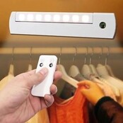 Batteriebetriebene LED-Kastbeleuchtung mit 12V LED-Streifen, 600 Lumen, 4000K Neutralweiß, IP20, 5m Länge, dimmbar, Klebestreifen-Montage für Schränke & Regale Batteriebetriebene LED-Kastbeleuchtung mit 12V LED-Streifen, 600 Lumen, 4000K Neutralweiß, IP20, 5m Länge, dimmbar, Klebestreifen-Montage für Schränke & Regale