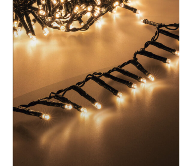 8m LED Weihnachtsbeleuchtung warmweiß mit 400 LEDs, IP44, für Innen & Außen, 230V, energiesparend und wetterfest