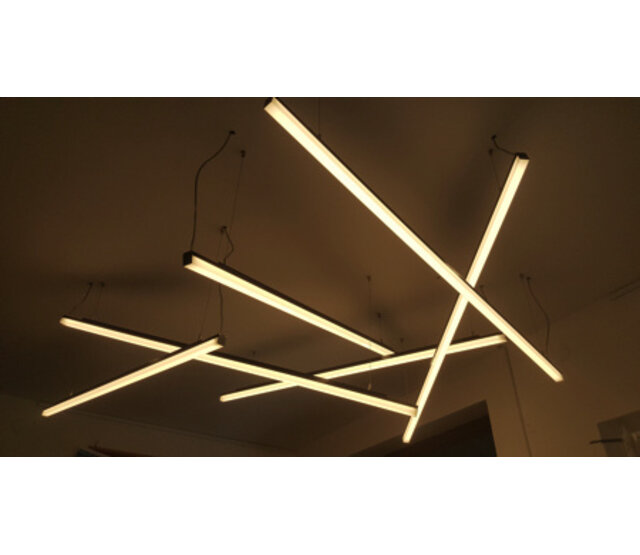 LED Streifen 12V 2700K Extra Warmweiß 9,6W 1080LM 120LED/m IP20 2,5m – Energieeffiziente Beleuchtung für gemütliche Atmosphäre
