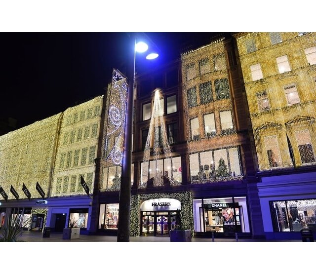 90 Meter LED Lichterkette für Weihnachtsbeleuchtung – 900 LEDs – PRO WARMWEISS (3200K) – IP44 wasserdicht – koppelbar – energieeffizient – für Innen- und Außenbereiche