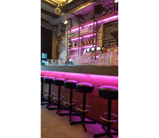 LED Streifen RGBWW 14,4W 680LM 60LED/m 24VDC IP20 5m – Hochwertiger RGBWW-LED-Streifen mit 60 LEDs pro Meter, 14,4 Watt, 680 Lumen, 24 Volt Gleichstrom, IP20 Schutzklasse, 5 Meter Länge