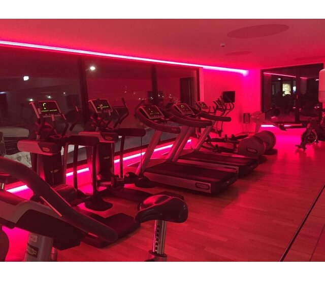 Wasserdichter RGBCCT LED Streifen 21W 2240LM 96LED/m 24VDC IP68 – 5 Meter, dimmbar, RGB + Weißlicht, für Innen- und Außenbeleuchtung, hochflexibel, energieeffizient Wasserdichter RGBCCT LED Streifen 21W 2240LM 96LED/m 24VDC IP68 – 5 Meter, dimmbar, RGB + Weißlicht, für Innen- und Außenbeleuchtung, hochflexibel, energieeffizient