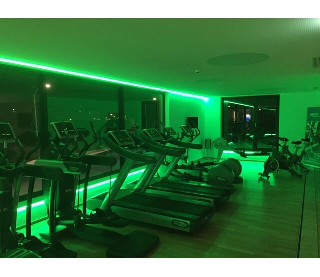 Wasserdichter RGBCCT LED Streifen 21W 2240LM 96LED/m 24VDC IP68 – 5 Meter, dimmbar, RGB + Weißlicht, für Innen- und Außenbeleuchtung, hochflexibel, energieeffizient Wasserdichter RGBCCT LED Streifen 21W 2240LM 96LED/m 24VDC IP68 – 5 Meter, dimmbar, RGB + Weißlicht, für Innen- und Außenbeleuchtung, hochflexibel, energieeffizient