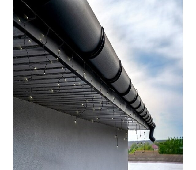 BASIC – 9 Meter koppelbare LED-Eiszapfen-Lichterkette, extra warmweiß (2400K), 480 LEDs, IP44, für Innen- und Außenbereich
