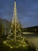 LED-Weihnachtsbaum für Fahnenmast, 4 Meter, 640 LEDs, RGB & Warmweiß, IP65 wasserdicht, 24V, 4-fach Beleuchtung, LUKSUS, Außendekoration, 400 cm, Steuerung per Fernbedienung LED-Weihnachtsbaum für Fahnenmast, 4 Meter, 640 LEDs, RGB & Warmweiß, IP65 wasserdicht, 24V, 4-fach Beleuchtung, LUKSUS, Außendekoration, 400 cm, Steuerung per Fernbedienung