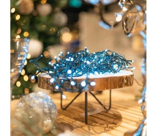 Kaltweiße Weihnachtsbeleuchtung mit 320 LED Streifen, 32 Meter, 8 Funktionen, IP44 wasserfest, 24V Niedervolt, inkl. Netzteil – LUKSUS Premium Weihnachtsdeko Kaltweiße Weihnachtsbeleuchtung mit 320 LED Streifen, 32 Meter, 8 Funktionen, IP44 wasserfest, 24V Niedervolt, inkl. Netzteil – LUKSUS Premium Weihnachtsdeko