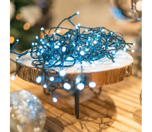 Kaltweiße Weihnachtsbeleuchtung mit 320 LED Streifen, 32 Meter, 8 Funktionen, IP44 wasserfest, 24V Niedervolt, inkl. Netzteil – LUKSUS Premium Weihnachtsdeko Kaltweiße Weihnachtsbeleuchtung mit 320 LED Streifen, 32 Meter, 8 Funktionen, IP44 wasserfest, 24V Niedervolt, inkl. Netzteil – LUKSUS Premium Weihnachtsdeko