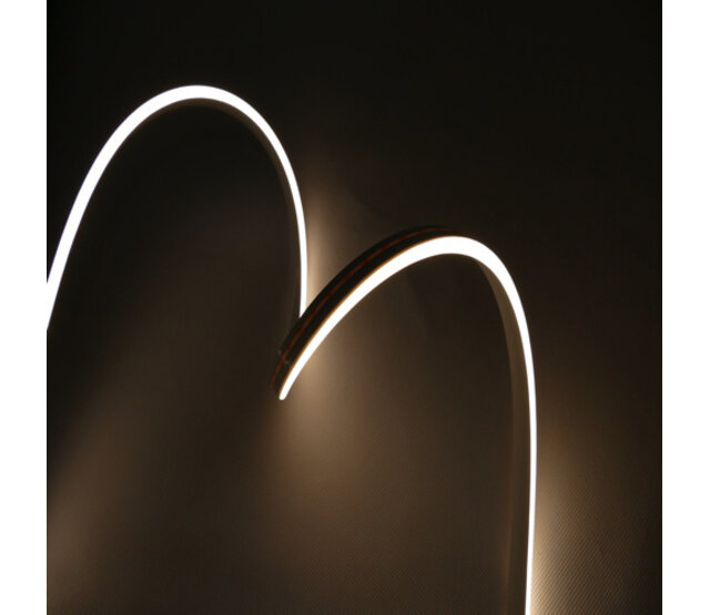 Neon Flex LED Streifen 24V 2700K extra warmweiß 9,6W 1000LM 6x12mm IP67 – 5m für Innen- und Außenbeleuchtung Neon Flex LED Streifen 24V 2700K extra warmweiß 9,6W 1000LM 6x12mm IP67 – 5m für Innen- und Außenbeleuchtung