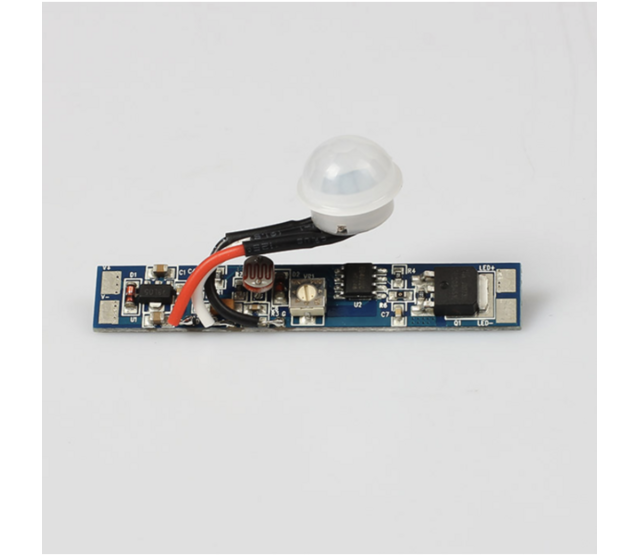 Einstellbare LED-Dämmerungsschalter & PIR-Sensor in einem – SLSS002 – 12-24V, 10A, 120W, für LED-Streifen, Außen- und Innenbereich, IP44, 180° Erfassungswinkel, 8m Reichweite