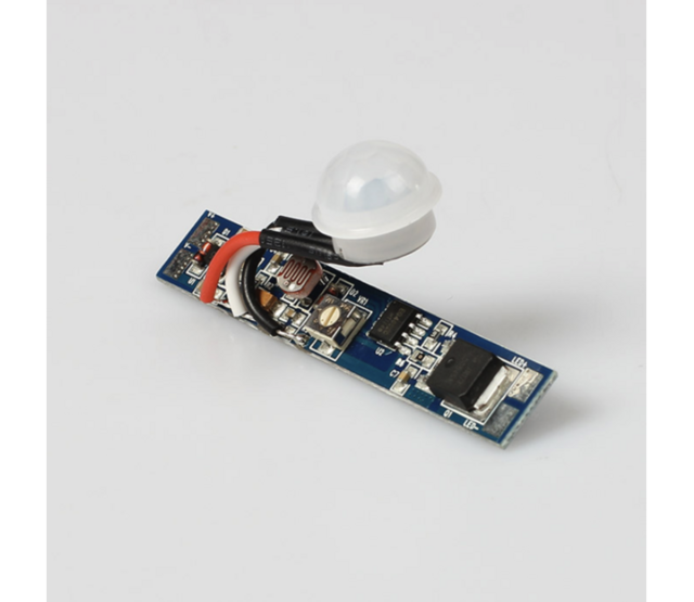 Einstellbare LED-Dämmerungsschalter & PIR-Sensor in einem – SLSS002 – 12-24V, 10A, 120W, für LED-Streifen, Außen- und Innenbereich, IP44, 180° Erfassungswinkel, 8m Reichweite