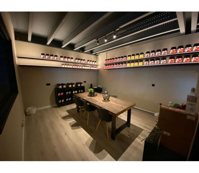 Schwarzes LED-Aluminiumprofil mit Diffusorabdeckung - 16,8mm x 13,01mm - für LED-Streifen - Präzisionsgehäuse in Industriequalität - 02ZWART