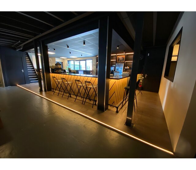 Schwarzes LED-Aluminiumprofil mit Diffusorabdeckung - 16,8mm x 13,01mm - für LED-Streifen - Präzisionsgehäuse in Industriequalität - 02ZWART