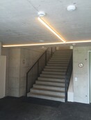 XL LED-Aluminiumprofil 26,79 mm x 11,69 mm mit Diffusorabdeckung für LED-Streifen – XL04WEISS, hochwertiges Aluminiumprofil für indirekte Beleuchtung, präzise Maße, optimale Lichtstreuung XL LED-Aluminiumprofil 26,79 mm x 11,69 mm mit Diffusorabdeckung für LED-Streifen – XL04WEISS, hochwertiges Aluminiumprofil für indirekte Beleuchtung, präzise Maße, optimale Lichtstreuung