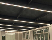 XL Aluminium LED-Profil Schwarz mit Klick-Abdeckung, 26,79 mm x 26 mm, für LED-Streifen, XL06ZWART – Hochwertiges Montageprofil für indirekte Beleuchtung XL Aluminium LED-Profil Schwarz mit Klick-Abdeckung, 26,79 mm x 26 mm, für LED-Streifen, XL06ZWART – Hochwertiges Montageprofil für indirekte Beleuchtung