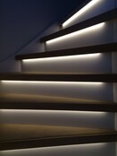 Schwarzes LED-Aluminiumprofil mit Klickabdeckung 13,4 mm x 11,46 mm – SLIM04ZWART – Ideal für LED-Streifen, präzise Montage, schlankes Design, optimale Lichtstreuung, hochwertige Verarbeitung Schwarzes LED-Aluminiumprofil mit Klickabdeckung 13,4 mm x 11,46 mm – SLIM04ZWART – Ideal für LED-Streifen, präzise Montage, schlankes Design, optimale Lichtstreuung, hochwertige Verarbeitung