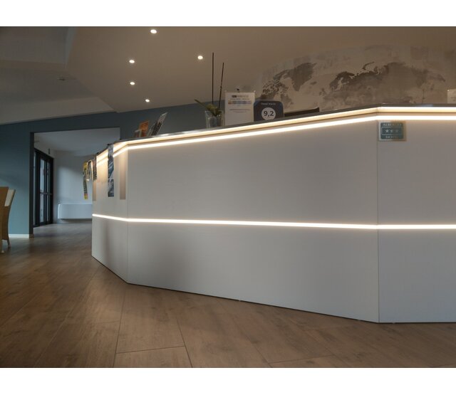 Flachdeckel Aluminium LED-Profil 16,8 mm x 12,4 mm mit opaler Abdeckung für LED-Streifen – 05.1WEISS, ideal für indirekte Beleuchtung, präzise Maße, hochwertige Verarbeitung Flachdeckel Aluminium LED-Profil 16,8 mm x 12,4 mm mit opaler Abdeckung für LED-Streifen – 05.1WEISS, ideal für indirekte Beleuchtung, präzise Maße, hochwertige Verarbeitung