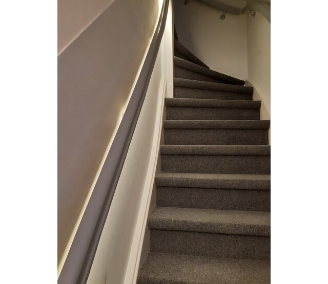 Biegsames LED-Aluminiumprofil mit opaler Klickabdeckung, 2,40 mm x 18 mm, 13ALU – Flexibles LED-Streifen-Profil für indirekte Beleuchtung, ideal für Wohn- und Gewerberäume, hochwertige Lichtstreuung, einfache Montage Biegsames LED-Aluminiumprofil mit opaler Klickabdeckung, 2,40 mm x 18 mm, 13ALU – Flexibles LED-Streifen-Profil für indirekte Beleuchtung, ideal für Wohn- und Gewerberäume, hochwertige Lichtstreuung, einfache Montage