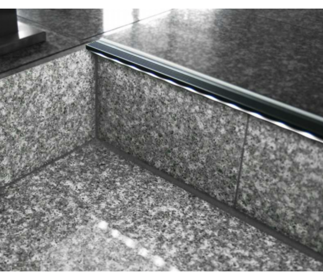 LED-Streifen Aluminium-Trapprofil mit Abdeckung 41,5 mm x 20,6 mm - D10ALU | Präzise Montage für LED-Beleuchtung | Hochwertiges Aluminiumprofil für Treppenstufen LED-Streifen Aluminium-Trapprofil mit Abdeckung 41,5 mm x 20,6 mm - D10ALU | Präzise Montage für LED-Beleuchtung | Hochwertiges Aluminiumprofil für Treppenstufen