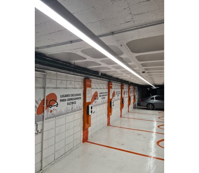 Schwarzes LED-Aluminiumprofil 40mm x 50mm mit Klickabdeckung für LED-Streifen – XL340ZWART, ideal für indirekte Beleuchtung Schwarzes LED-Aluminiumprofil 40mm x 50mm mit Klickabdeckung für LED-Streifen – XL340ZWART, ideal für indirekte Beleuchtung