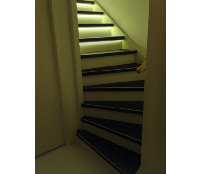 Professionelle LED-Treppenstufensteuerung mit Fernbedienung – bis zu 16 Stufen – Komplettes Controller-Set inkl. LED-Streifen, 24V, 5m, IP65, dimmbar, RGBW, einfach zu installieren, ideal für Innen- und Außenbereich Professionelle LED-Treppenstufensteuerung mit Fernbedienung – bis zu 16 Stufen – Komplettes Controller-Set inkl. LED-Streifen, 24V, 5m, IP65, dimmbar, RGBW, einfach zu installieren, ideal für Innen- und Außenbereich