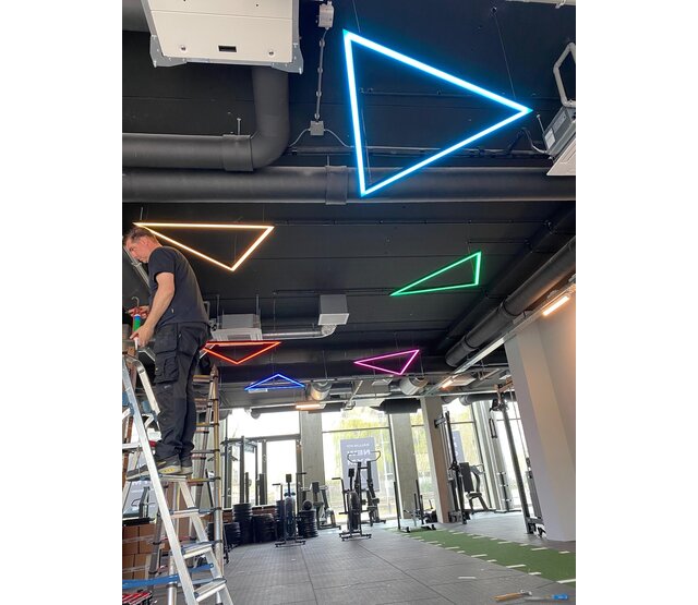 LED-Aluprofil Aufhängungssystem mit Kabel für XL11ZWART – Montageset für LED-Streifen, inkl. Befestigungskabel, geeignet für 10 mm breite Profile, präzise Installation, schwarze Ausführung, optimiert für professionelle Beleuchtungslösungen LED-Aluprofil Aufhängungssystem mit Kabel für XL11ZWART – Montageset für LED-Streifen, inkl. Befestigungskabel, geeignet für 10 mm breite Profile, präzise Installation, schwarze Ausführung, optimiert für professionelle Beleuchtungslösungen