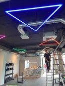 LED-Aluprofil Aufhängungssystem mit Kabel für XL11ZWART – Montageset für LED-Streifen, inkl. Befestigungskabel, geeignet für 10 mm breite Profile, präzise Installation, schwarze Ausführung, optimiert für professionelle Beleuchtungslösungen LED-Aluprofil Aufhängungssystem mit Kabel für XL11ZWART – Montageset für LED-Streifen, inkl. Befestigungskabel, geeignet für 10 mm breite Profile, präzise Installation, schwarze Ausführung, optimiert für professionelle Beleuchtungslösungen