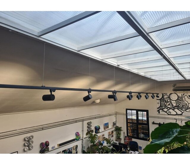 3-Phasen LED-Trackspot mit einstellbarer Farbtemperatur, 20 Watt, schwarz, Railspot, dimmbar, für flexible Beleuchtungslösungen, ideal für Wohn- und Gewerberäume, energieeffizient und langlebig