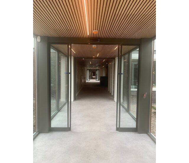 LED-Aluminiumprofil 4 Meter, 12x12 mm, opale Abdeckung – SLIM200ALU, geeignet für LED-Streifen bis 10 mm, präzise Montage, hochwertige Lichtstreuung, ideal für indirekte Beleuchtung