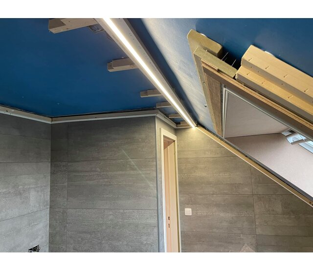 LED-Trockenbauprofil mit opaler Abdeckung, 78 mm x 14,09 mm, GIPS400 – LED-Streifen-Einbauprofil für indirekte Beleuchtung, präzise Kanten, optimale Lichtverteilung, ideal für moderne Raumgestaltung LED-Trockenbauprofil mit opaler Abdeckung, 78 mm x 14,09 mm, GIPS400 – LED-Streifen-Einbauprofil für indirekte Beleuchtung, präzise Kanten, optimale Lichtverteilung, ideal für moderne Raumgestaltung