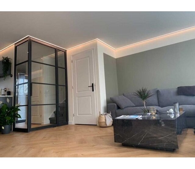 Durchverbundener 24V COB LED Streifen - 90° transparenter Winkelverbinder für 3000K warmweiße COB LED Streifen - IP20, ideal für präzise Beleuchtungslösungen Durchverbundener 24V COB LED Streifen - 90° transparenter Winkelverbinder für 3000K warmweiße COB LED Streifen - IP20, ideal für präzise Beleuchtungslösungen