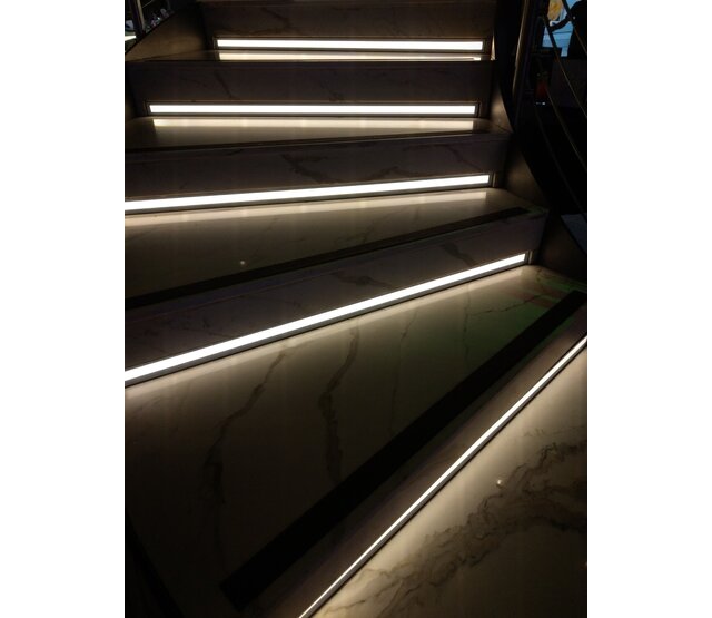 Schwarzes LED-Einbauprofil 15 mm x 6 mm mit Abdeckung für LED-Streifen – 308SCHWARZ | Präzise Aluminiumschiene für indirekte Beleuchtung, 15 mm Breite, 6 mm Höhe, ideal für moderne Lichtlösungen