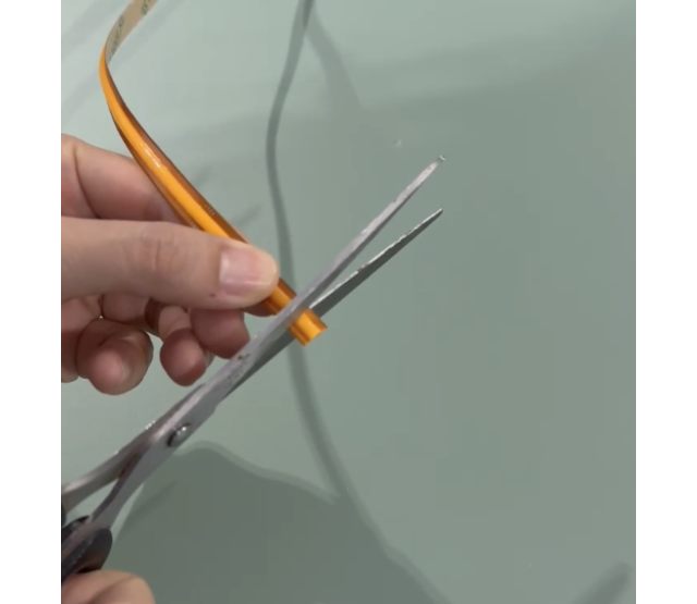 Flexibler COB LED Streifen warmweiß 12W 1200LM 528LED/m 24VDC IP20 3000K – 5m, schneidbar, ideal für Innenbeleuchtung, hohe Lichtausbeute, energieeffizient