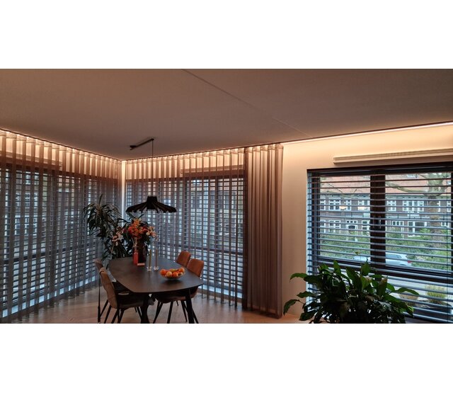 Flexibler COB LED Streifen, extra warmweiß 2700K, 12W, 1200LM, 528 LEDs/m, 24VDC, IP20, 5m – Ideal für gemütliche Beleuchtung in Wohnräumen