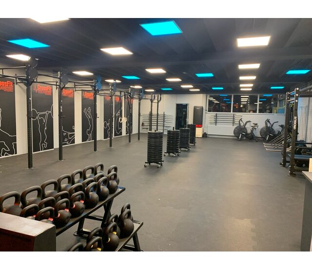 LED Panel 60x60 cm - RGB CCT-Technologie - Tunable White - Farbwechsel zwischen kaltem und warmem Weiß - 60x60 cm Deckenpanel - energieeffiziente LED-Beleuchtung