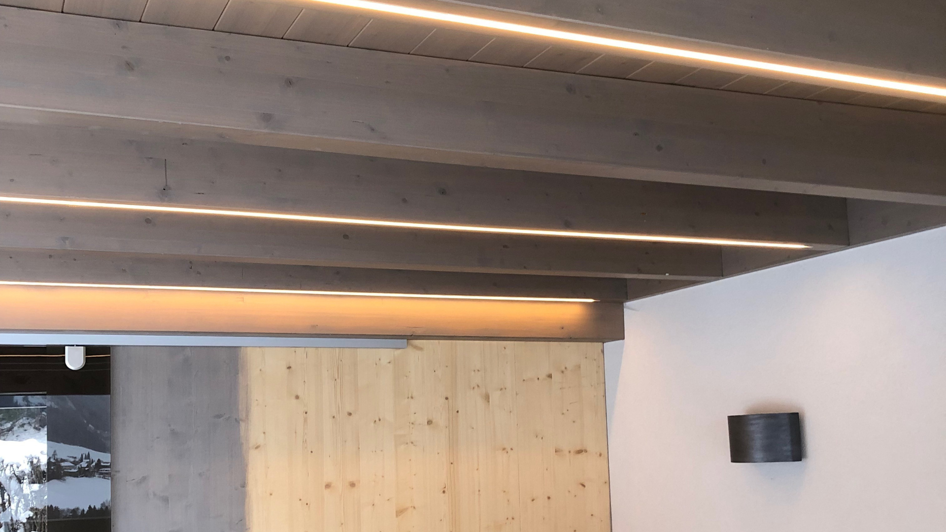 LED-Projekt Telfs: Warmweisses Wandlicht 24V