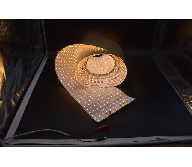 Flexibles LED-Sheet 25 x 100 cm warmweiß 3000K – 48 W, 4300 lm, CRI 90, 506 LED, dimmbar, koppelbar bis 10 m, 24 V, IP20