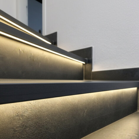 LED-Treppenbeleuchtung mit Einbauprofilen
