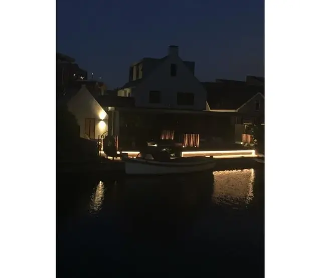 PRO LED-Streifen extra warmweiß 8W 700lm/Meter 240 LEDs 48VDC IP68 2700K CRI95 – 30 Meter