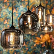 LED Pendelleuchte Botany – Dimmbar, Höhenverstellbar, E27-Fassung, Aluminium & Glas, in Amber, Grau und Titan